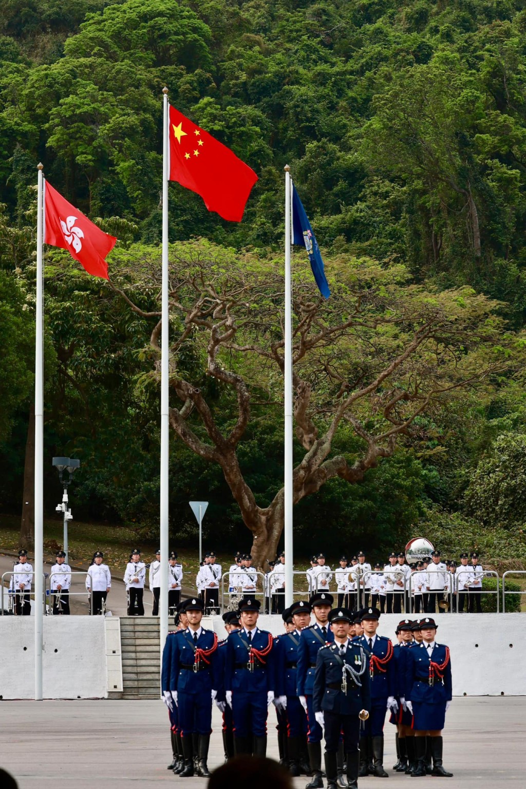 鄧炳強早上參加了警察學院舉行的升旗儀式。