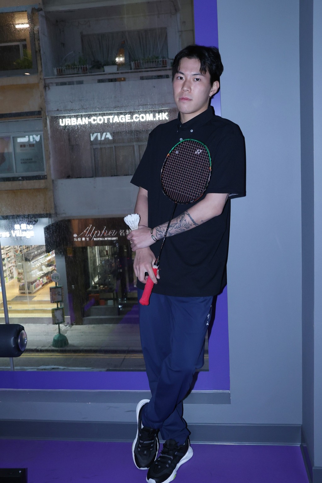 好少见阿耀的头发是黑色，看上去多了一份稳重。徐嘉华摄