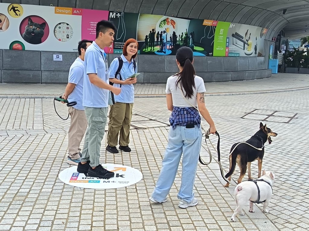 漁護署在元朗、西九、數碼港及啟德一帶進行妥善控制狗隻巡查及執法行動。漁護署fb 漁護署在元朗、西九、數碼港及啟德一帶進行妥善控制狗隻巡查及執法行動。漁護署fb