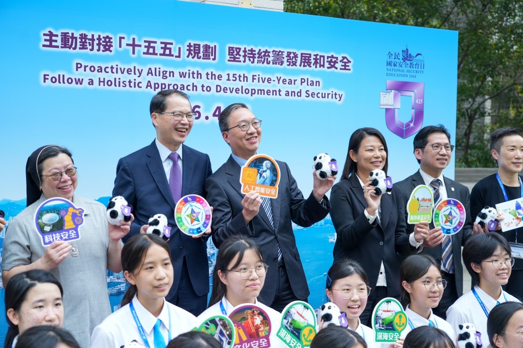 國安教育日前夕，律政司司長林定國到訪灣仔嘉諾撒聖方濟各書院。