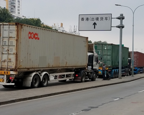 貨車司機經文錦渡進出深圳。資料圖片