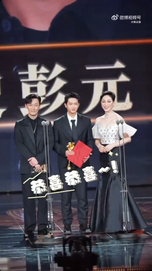 陈法蓉当日与林峯做颁奖嘉宾。