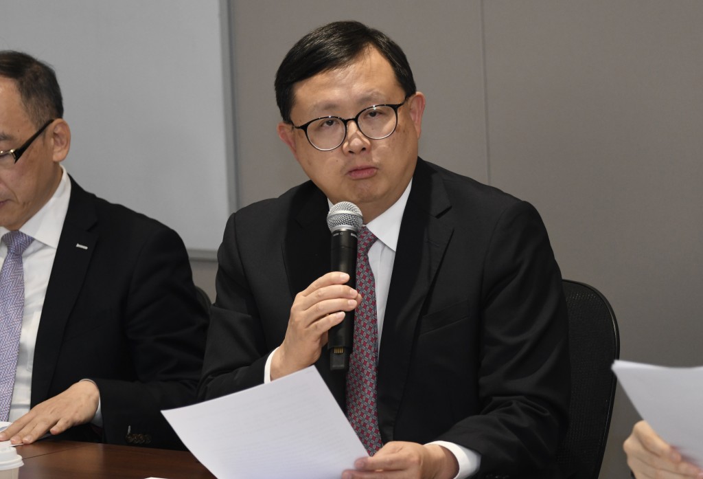 港區全國人大代表黃英豪提出優化《內地與香港關於建立更緊密經貿安排》（CEPA）。