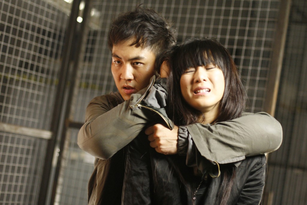 譚俊彥2008年與鍾嘉欣拍過電影《花花型警》。