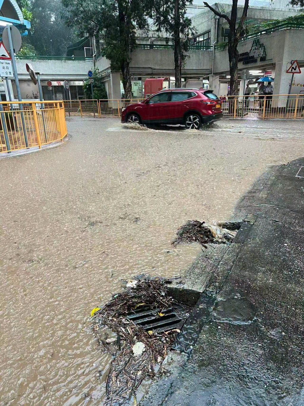 山景邨嚴重水浸。網圖 山景邨嚴重水浸。網圖