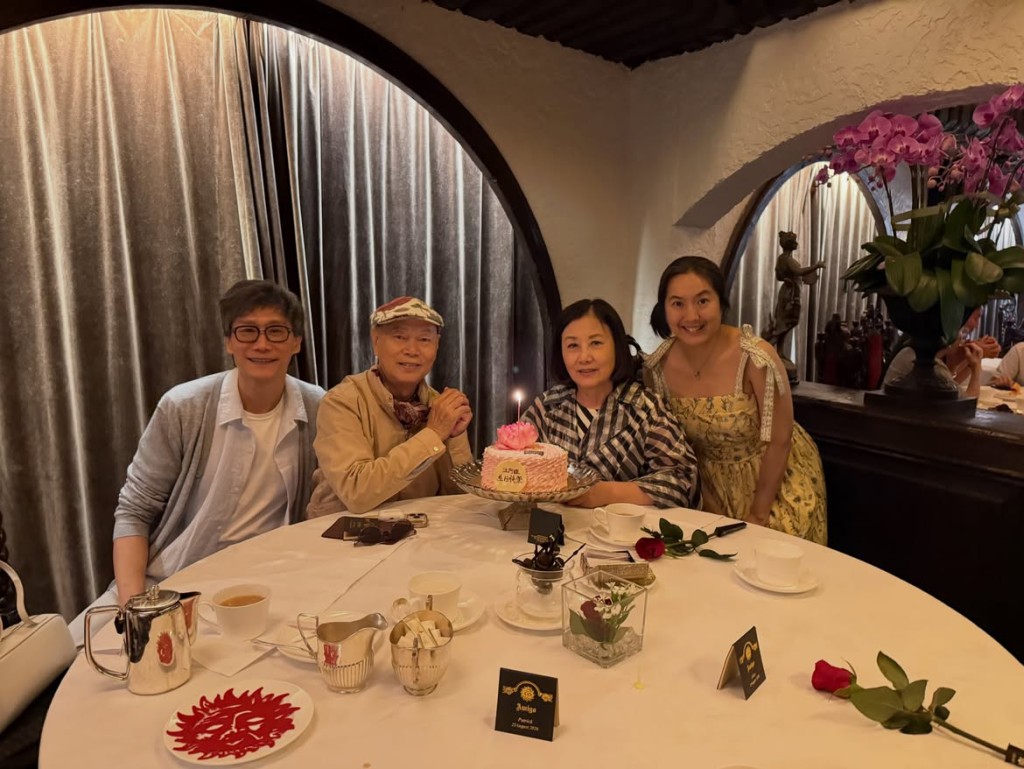 汪明荃近日獲契女沛妍賀79歲生日。 汪明荃近日獲契女沛妍賀79歲生日。