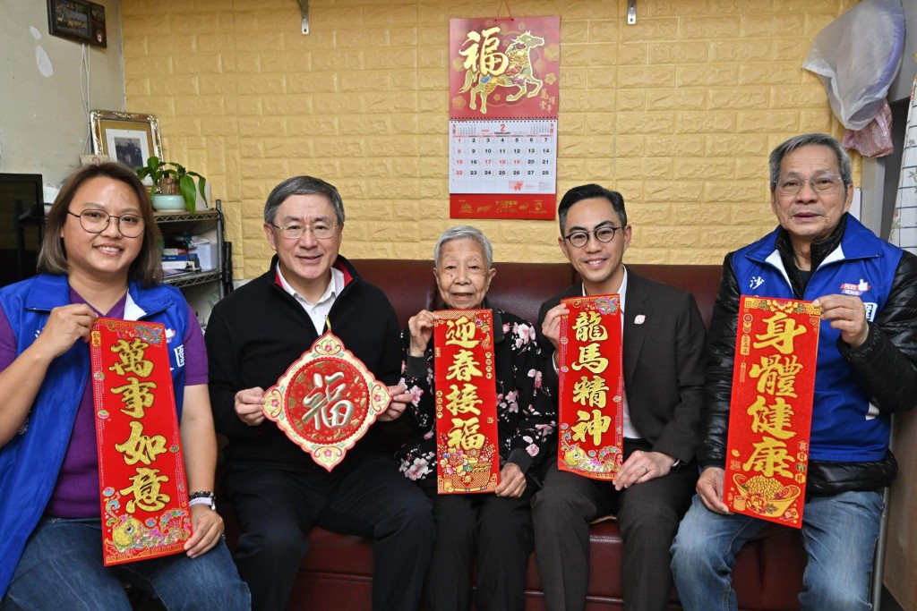 卓永興探訪年逾九旬的朱女士。卓永興FB圖片 卓永興探訪年逾九旬的朱女士。卓永興FB圖片