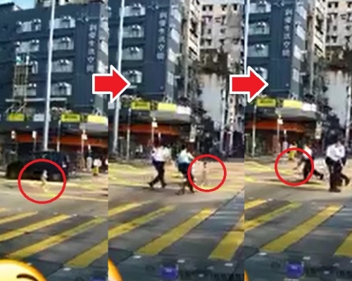 警察見狀亦衝出馬路,將馬路中心的小童抱起,返回行人路上。影片截圖