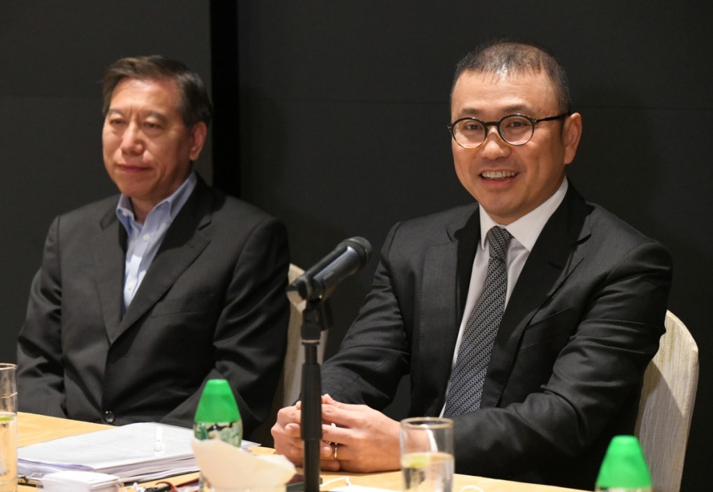 许涛（右）、李宝安（左)。资料图片