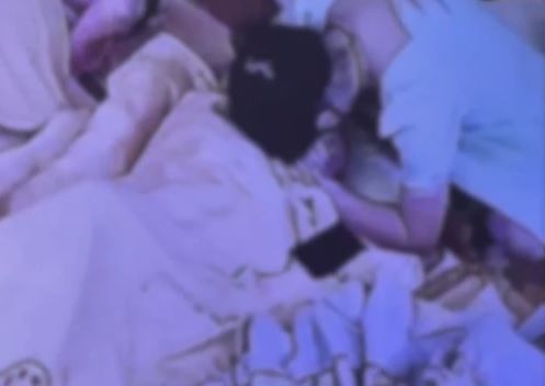 湖南有兩名幼師涉嫌虐童被拘留。新京報