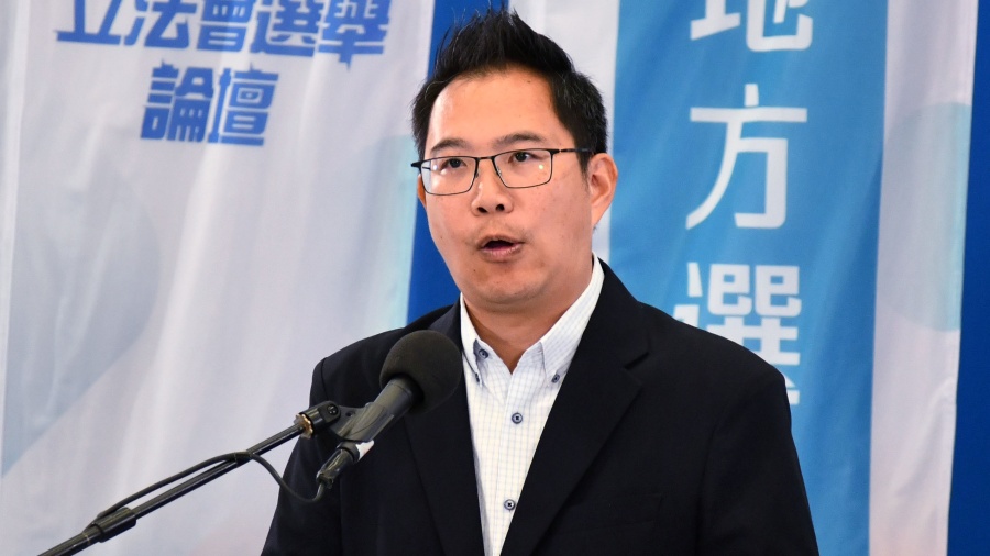 杨永杰则关注新医院的交通问题。资料图片