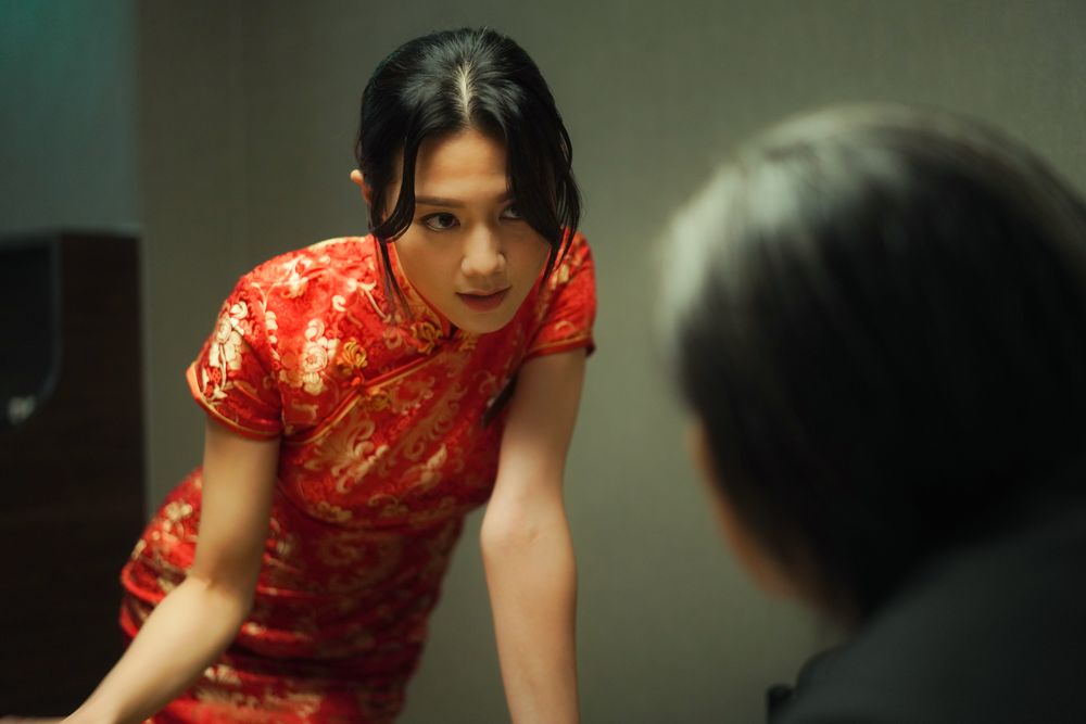 周秀娜的角色身兼酒樓知客及啤酒女郎兩職。