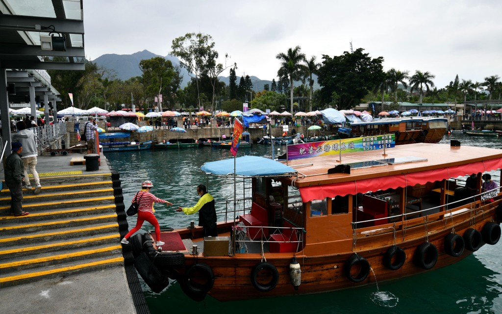 不少旅行社即時推出各式特色本地深度遊。