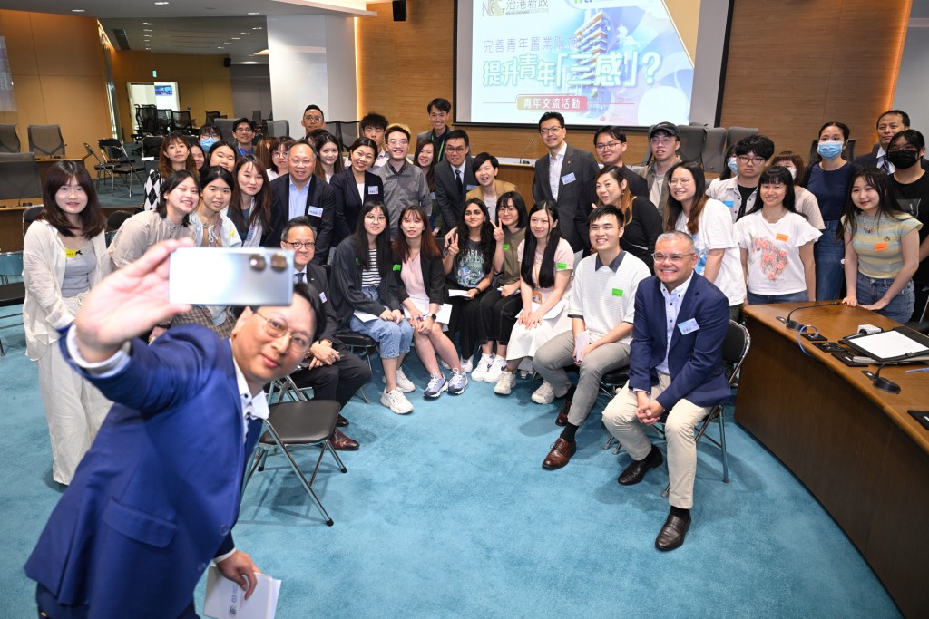 何永賢與多名立法會議員出席「完善青年置業階梯，提升青年『三感』」青年交流研討會。何永賢FB
