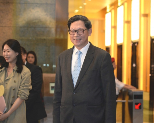 陳德霖傍晚離開辦公室