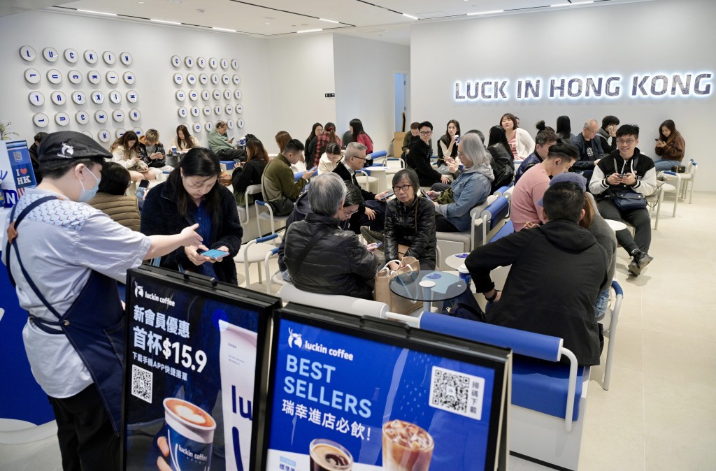 過去一年「八項規定」要求明顯從嚴,貫徹所有在港中資機構,例如以往經常有商務午宴,可行的話會改為「飲咖啡」。資料圖片 過去一年「八項規定」要求明顯從嚴,貫徹所有在港中資機構,例如以往經常有商務午宴,可行的話會改為「飲咖啡」。資料圖片