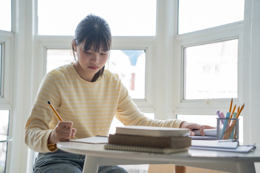 DSE英文卷二議論文想衝高分，最忌諱「空泛論述」。（示意圖）