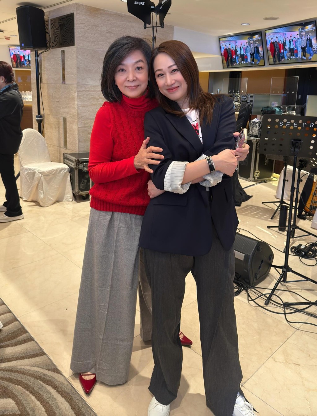 夏竹欣遇上不老女神陳玉蓮。 夏竹欣遇上不老女神陳玉蓮。