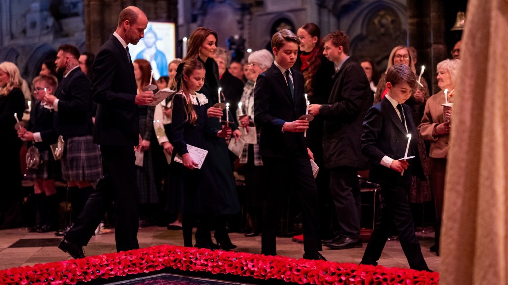 威廉、凱特與子女一同出席聖誕禮拜活動。 美聯社 威廉、凱特與子女一同出席聖誕禮拜活動。 美聯社