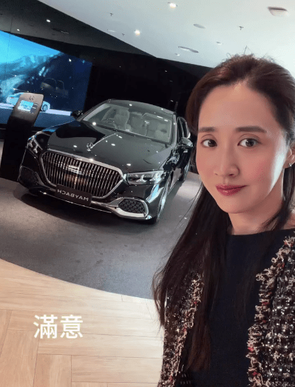 陳曉東老婆王妤嫻與老公的新座駕合照，並表示「滿意」。