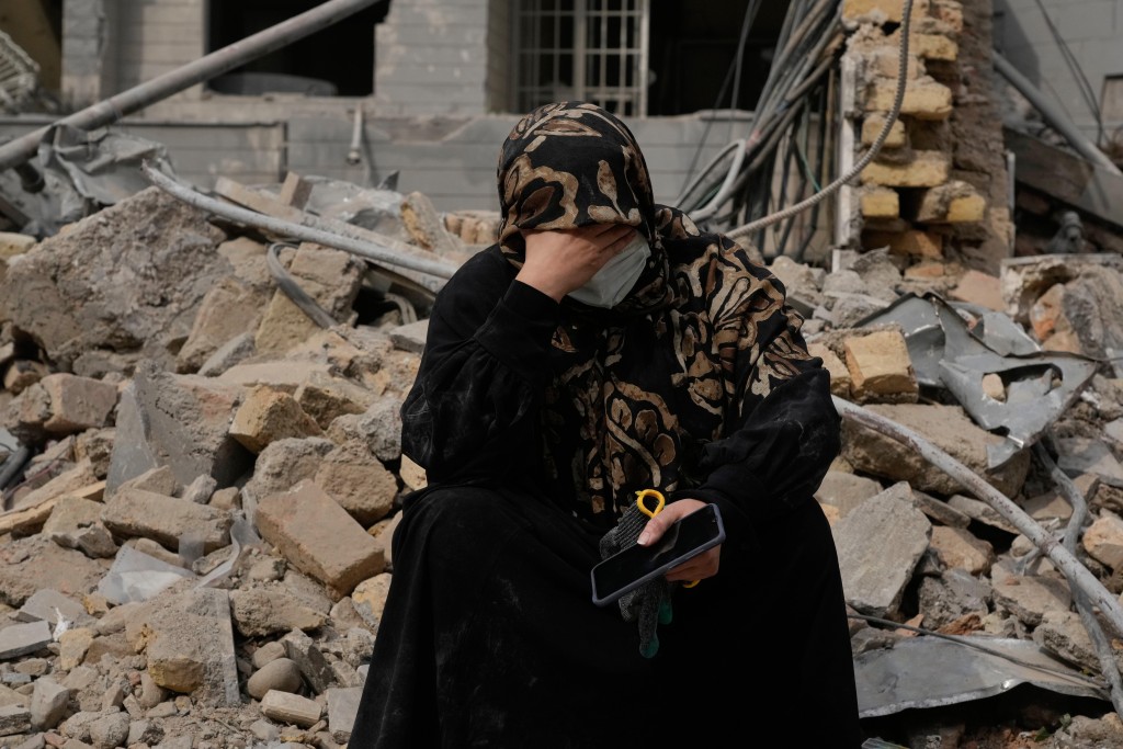 美以向伊朗发动军事行动，让无数人家园尽毁。美联社