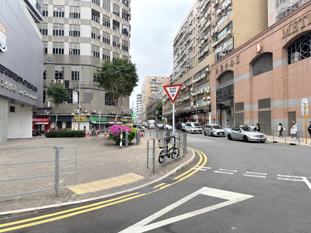 現場位於九龍灣臨興街港大專業進修學院對開。 現場位於九龍灣臨興街港大專業進修學院對開。