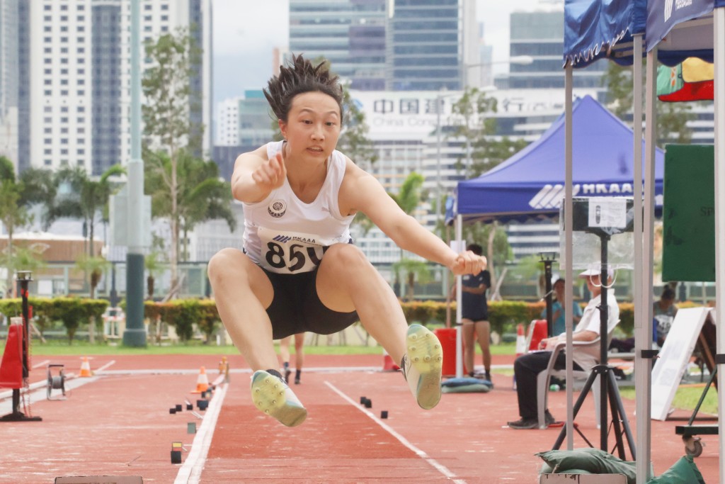田徑系列賽四跳遠季軍賈慧妍。徐嘉華攝