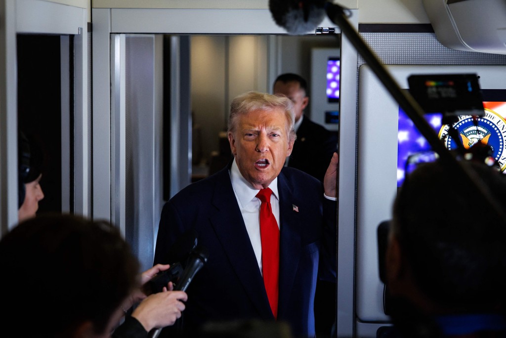 特朗普在空軍一號上談及與習近平會晤的成果。法新社 特朗普在空軍一號上談及與習近平會晤的成果。法新社