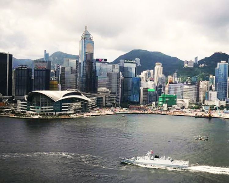 解放軍駐港部隊維港海空巡邏。國防部網圖片