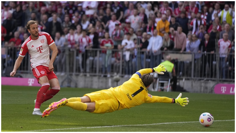 拜仁慕尼黑憑射手哈利卡尼個人獨建兩功，上下半場各入一球下，助球隊主場2:1擊敗法蘭克福。AP