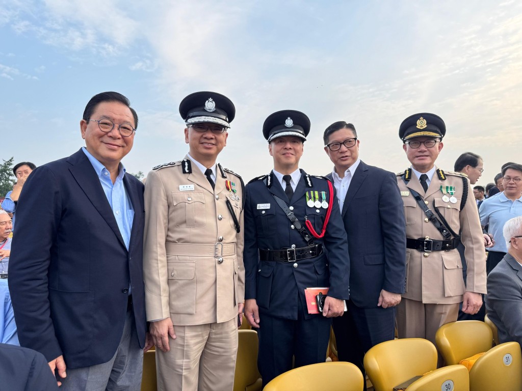 林健鋒與本港紀律部隊首長合照。 林健鋒與本港紀律部隊首長合照。