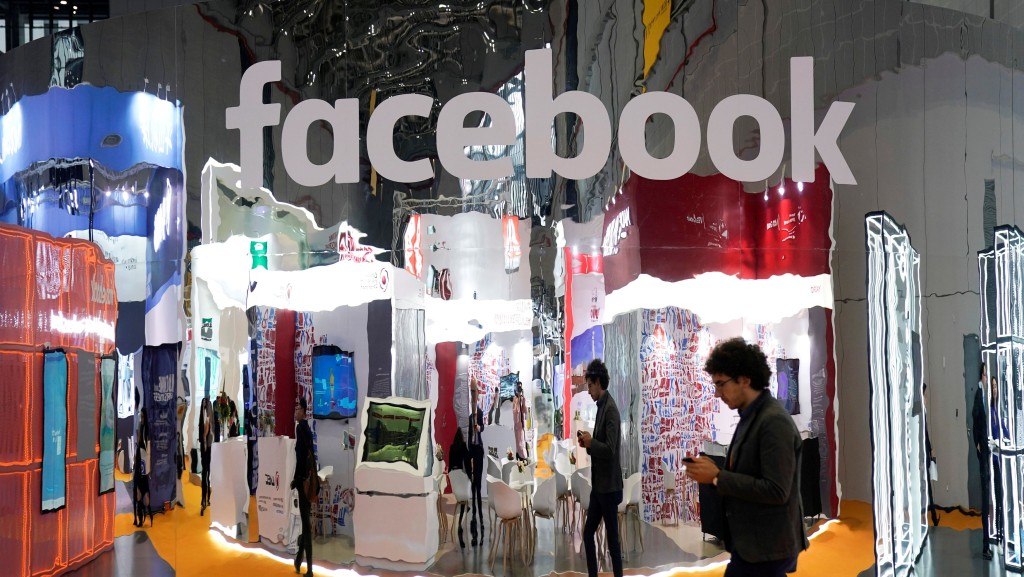 中國國際進口博覽會 （CIIE）上的Facebook 標誌。 路透社