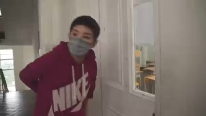 吳君如參觀母校!