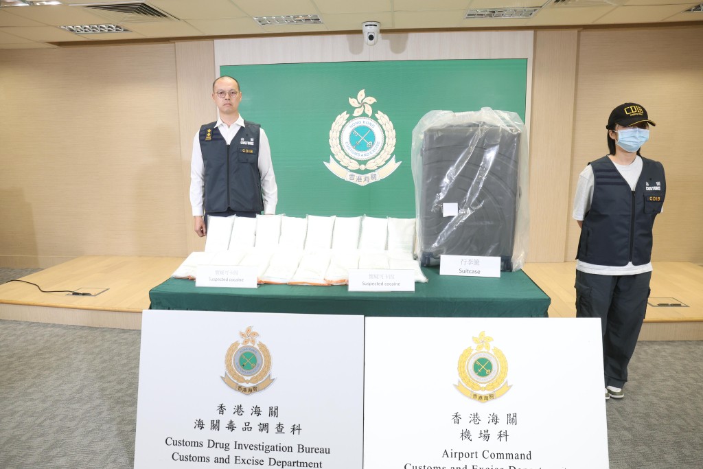海關獲約25公斤懷疑可卡因,估計市值約1800萬元。 海關獲約25公斤懷疑可卡因,估計市值約1800萬元。