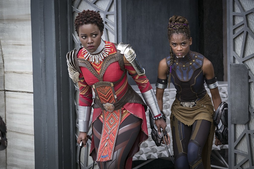系「王妹」Shuri（右）或是T'Challa女友娜奇雅？