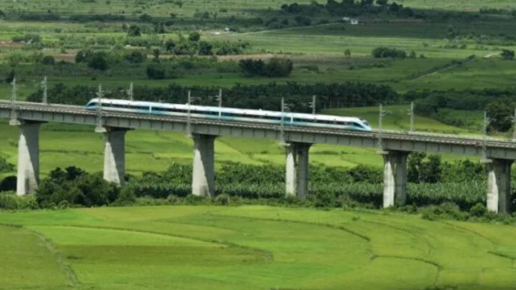 全國鐵路7月1日起實施新運行圖，大灣區部份高鐵繁忙時段增班次。新華社