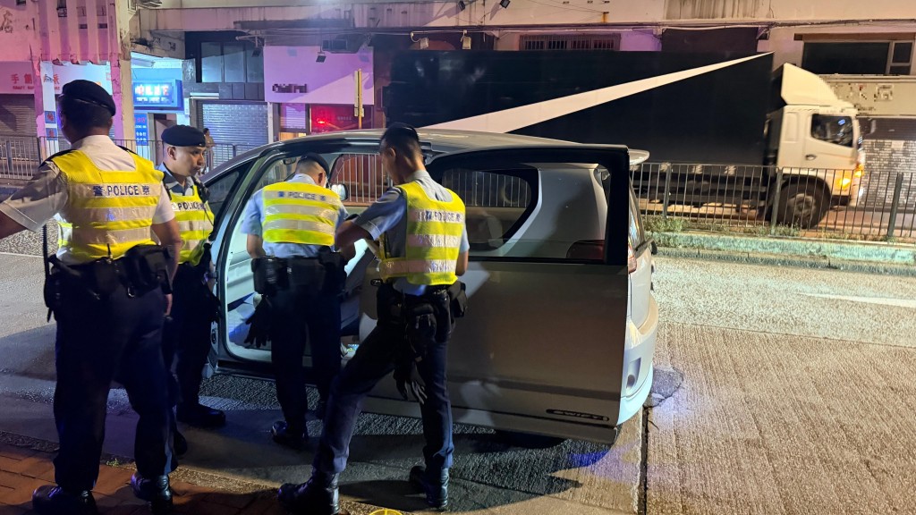 警方在萬聖節期間於西九龍區內娛樂場所重點打擊青少年濫藥及涉及與車輛使用有關的罪案。警方圖片 警方在萬聖節期間於西九龍區內娛樂場所重點打擊青少年濫藥及涉及與車輛使用有關的罪案。警方圖片