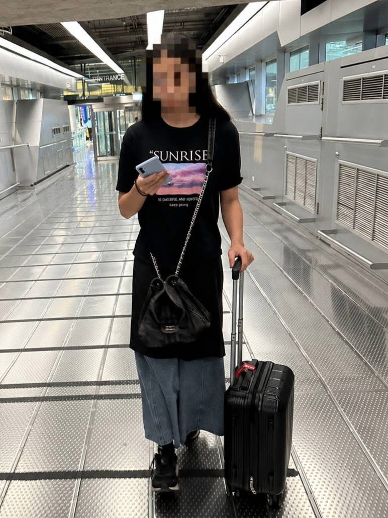 19歲台灣女子體態及步姿奇怪，圖帶30隻印度星龜離開泰國。 泰國國家公園、野生動植物保護部