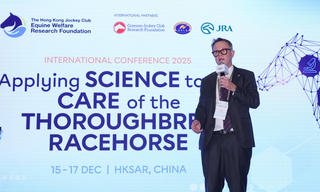 馬會賽馬事務執行總監兼基金董事會成員夏定安很高興看到業界代表在會上探討了一些業界最迫切的議題,並探索實證為本的解決方案。圖片由馬會提供 馬會賽馬事務執行總監兼基金董事會成員夏定安很高興看到業界代表在會上探討了一些業界最迫切的議題,並探索實證為本的解決方案。圖片由馬會提供