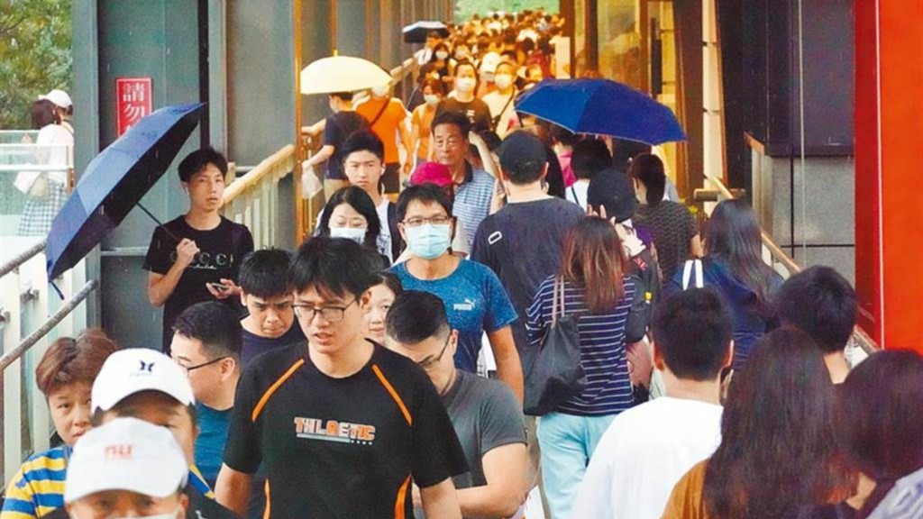 台灣口罩令鬆綁後疫情沒有出現反彈。中時