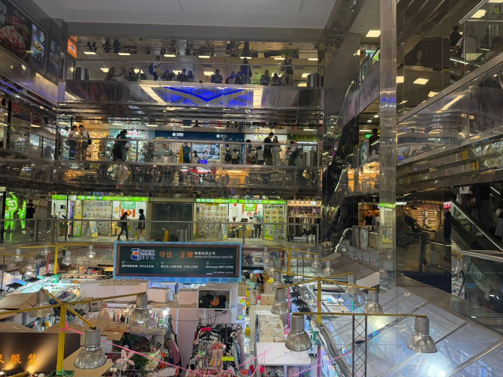 葵廣素來是二手書店的集中地,吸引不少跨區家長前來尋寶。 葵廣素來是二手書店的集中地,吸引不少跨區家長前來尋寶。