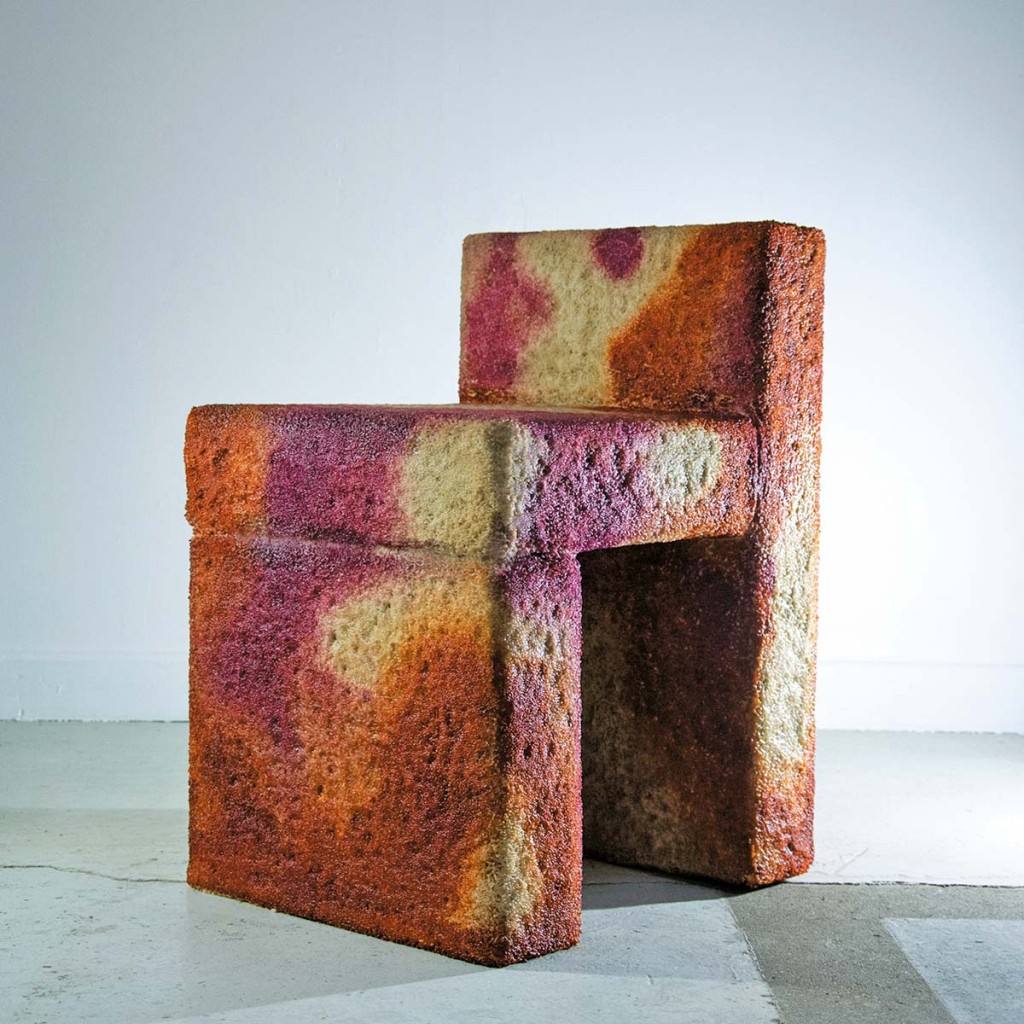 多媒體設計師Riccardo Cenedella將地毯等廢料轉化為功能性室內家具。 