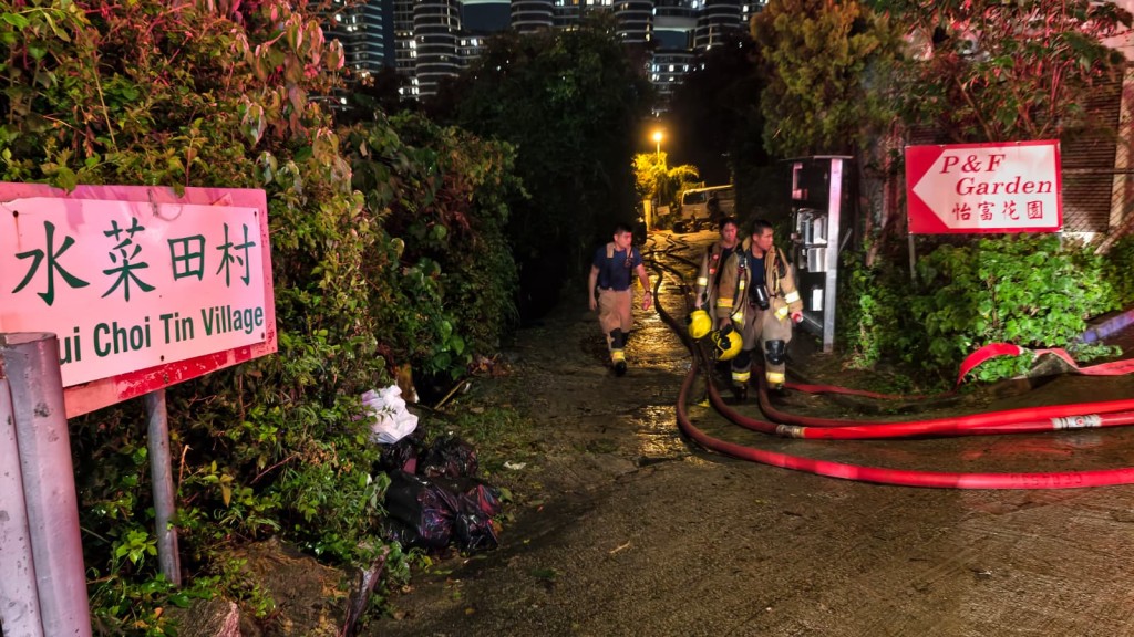 薄扶林水菜田村有鐵皮屋發生火警。黃文威攝