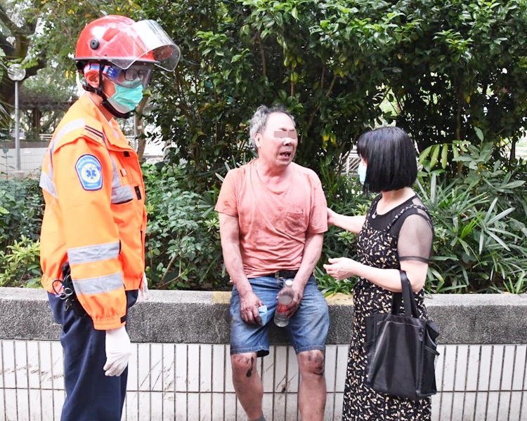 事主情緒激動。