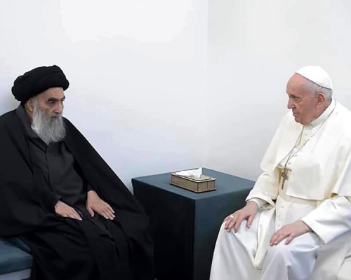 教宗方濟各(右)與什葉派最高領袖西斯塔尼(左)會談。AP圖