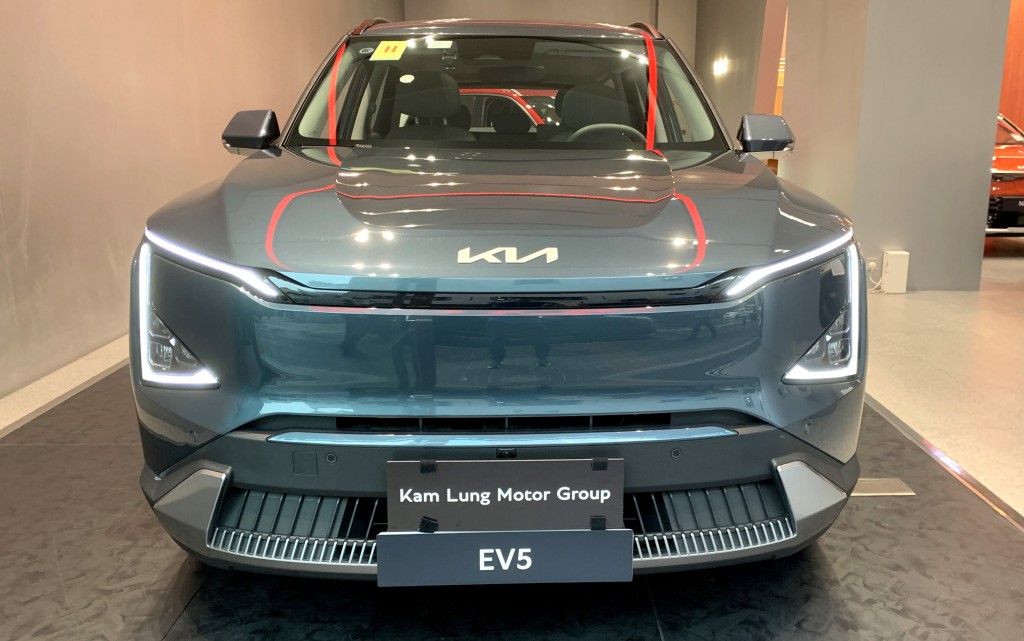 起亞EV5純電動SUV車首跟EV9一脈相承，並備Star Map標誌性LED車燈組。