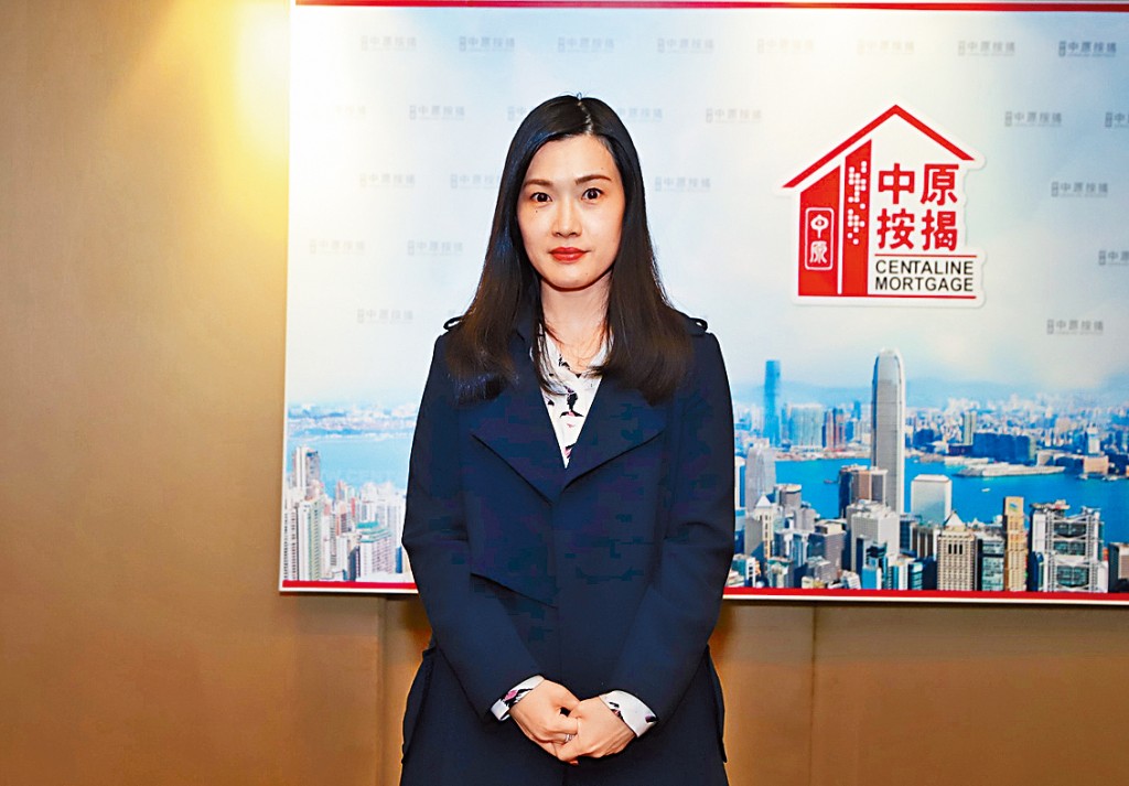 中原按揭董事总经理王美凤表示,新措施有助迎接新生儿的家庭减轻置业首期负担,对鼓励生育亦具作用。 中原按揭董事总经理王美凤表示,新措施有助迎接新生儿的家庭减轻置业首期负担,对鼓励生育亦具作用。
