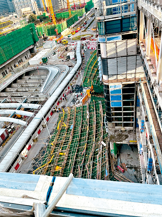 啟德地盤大型棚架倒塌，使棚架安全再次響起警號。