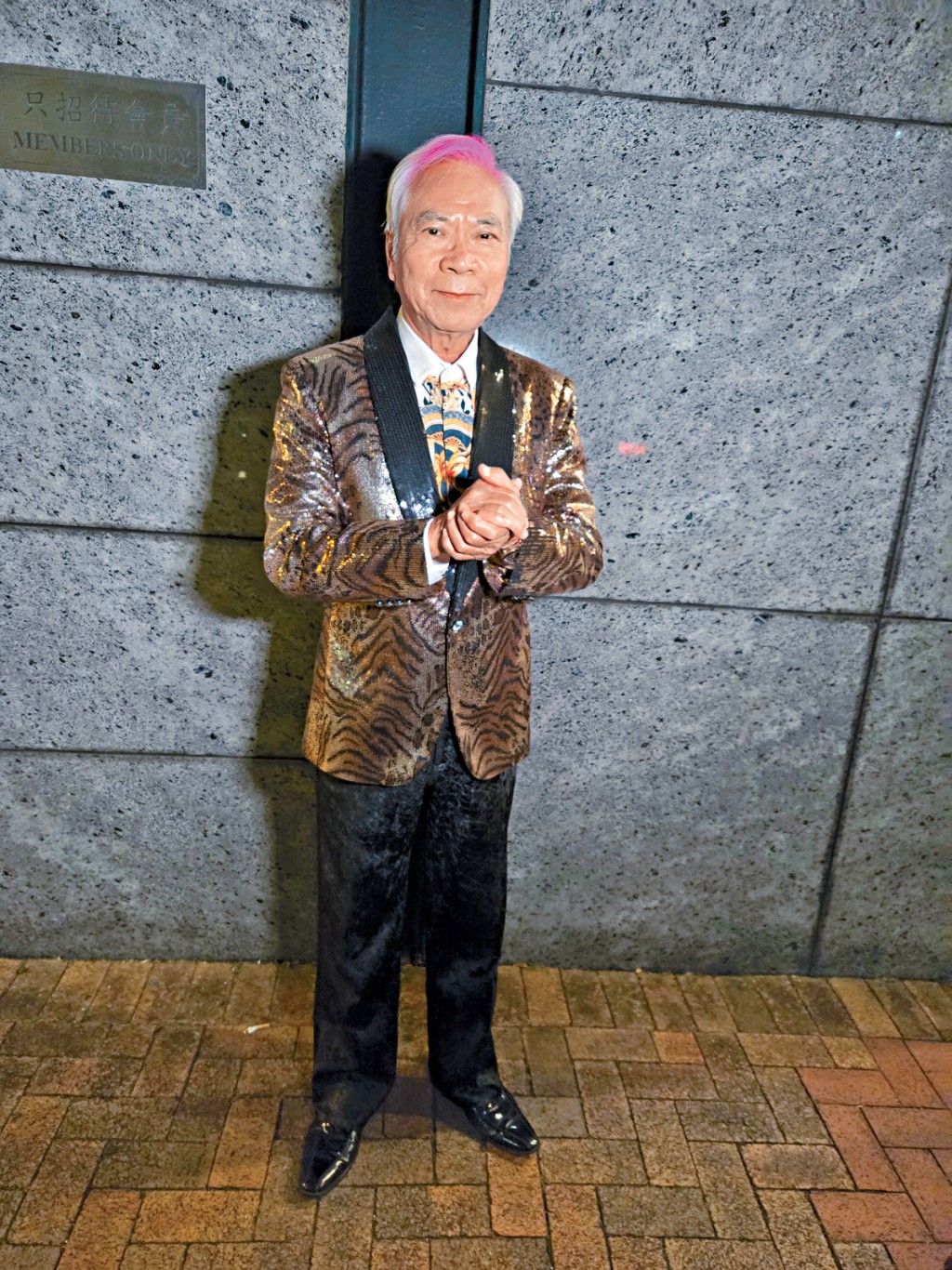 李龍基除夕夜現身某私人會所，為跨年倒數活動演出。