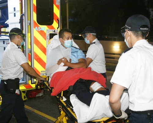 4名警員受傷送院。